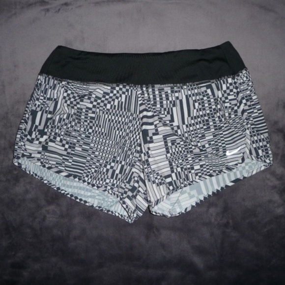 Nike Pants - NWOT Nike Dri-Fit 3-Pocket 4" Running Shorts M